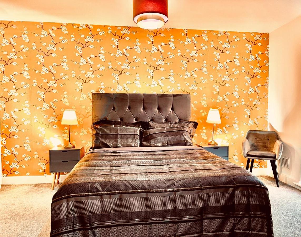 Апартаменты Modern Townhouse, Sleeps 4 With Parking Вэйкфильд Экстерьер фото